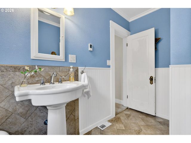 329 Se LINDEN Ct, Gresham, OR 97080