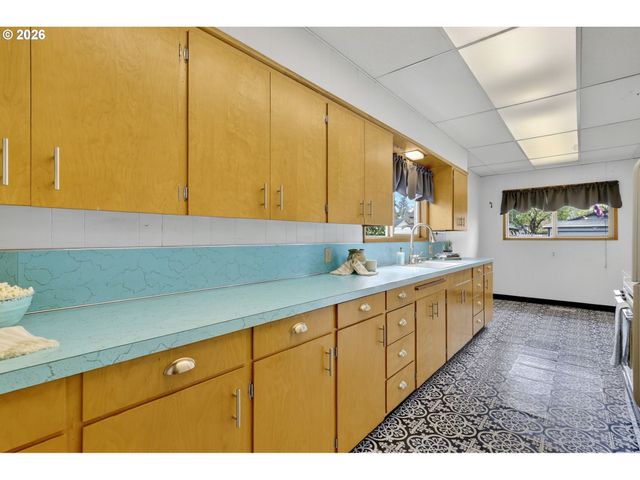 329 Se LINDEN Ct, Gresham, OR 97080