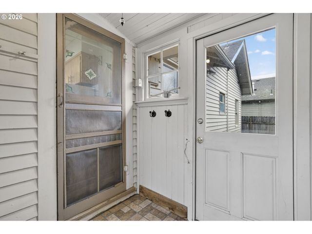 329 Se LINDEN Ct, Gresham, OR 97080