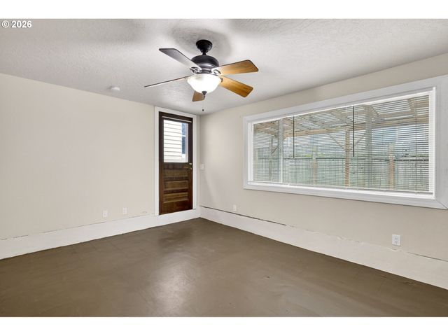 329 Se LINDEN Ct, Gresham, OR 97080