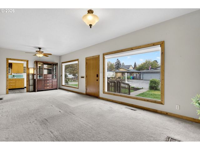 329 Se LINDEN Ct, Gresham, OR 97080