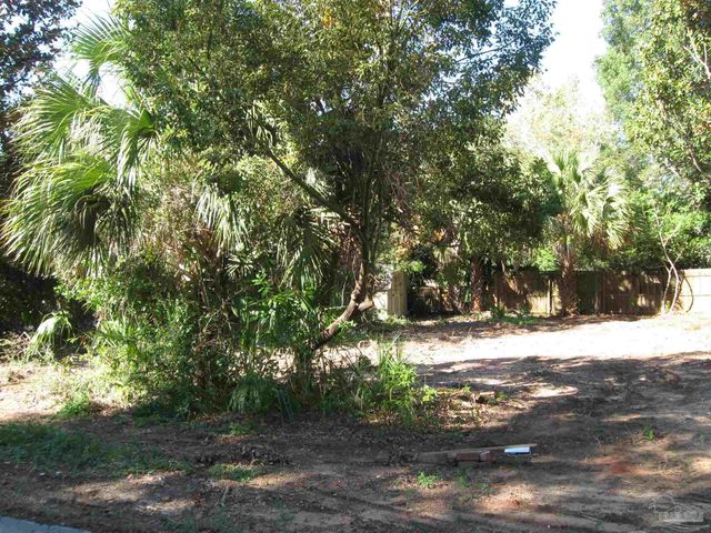 3300 E Lloyd St, Pensacola, FL 32503