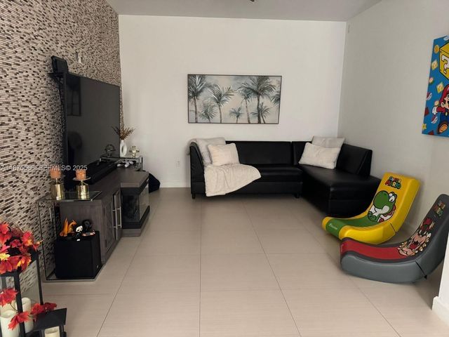 7414 NW 107th Court, Doral, FL 33178