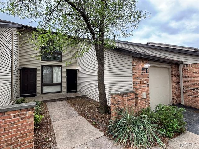 1756 Pineberry Court, St Louis, MO 63146
