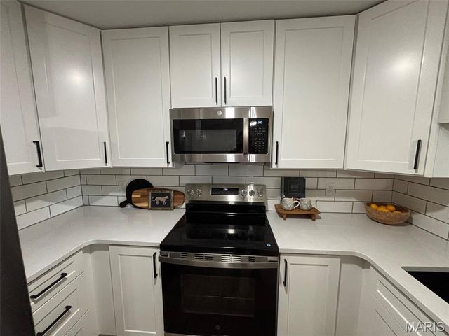 1756 Pineberry Court, St Louis, MO 63146