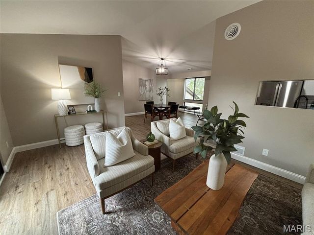 1756 Pineberry Court, St Louis, MO 63146
