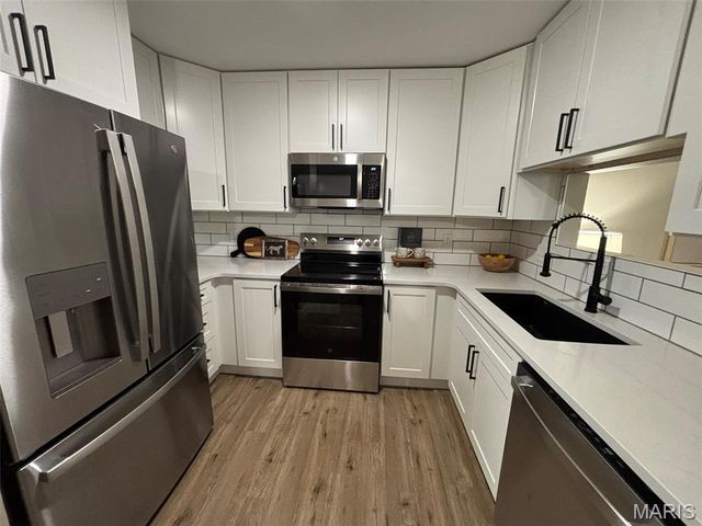 1756 Pineberry Court, St Louis, MO 63146