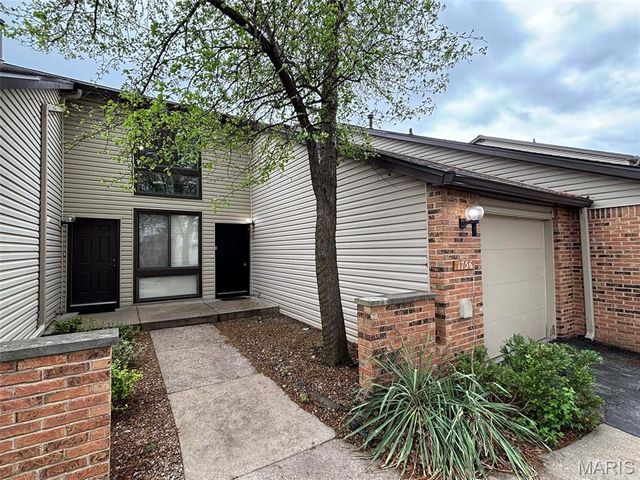 1756 Pineberry Court, St Louis, MO 63146