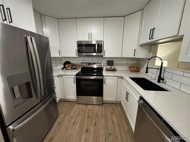 1756 Pineberry Court, St Louis, MO 63146