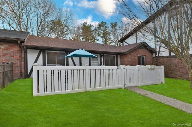 271 Birchwood Road, Medford, NY 11763