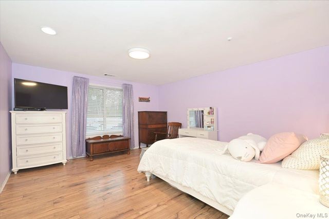 271 Birchwood Road, Medford, NY 11763