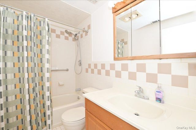 271 Birchwood Road, Medford, NY 11763