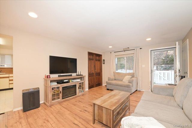 271 Birchwood Road, Medford, NY 11763