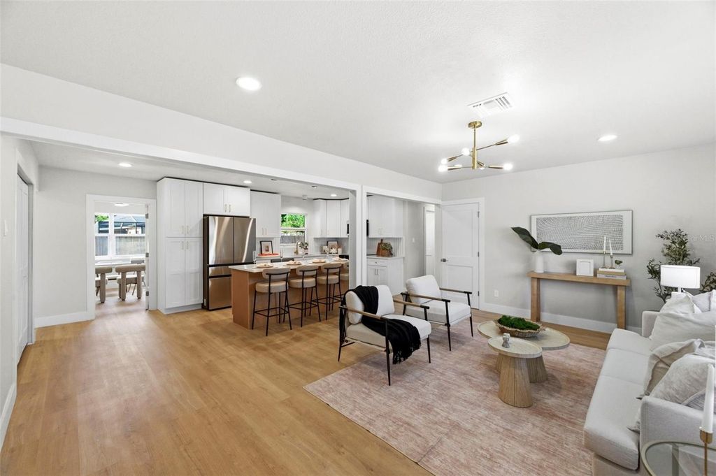 Image 3 of property listing at 2860 64TH TERRACE S, St Petersburg, FL 33712