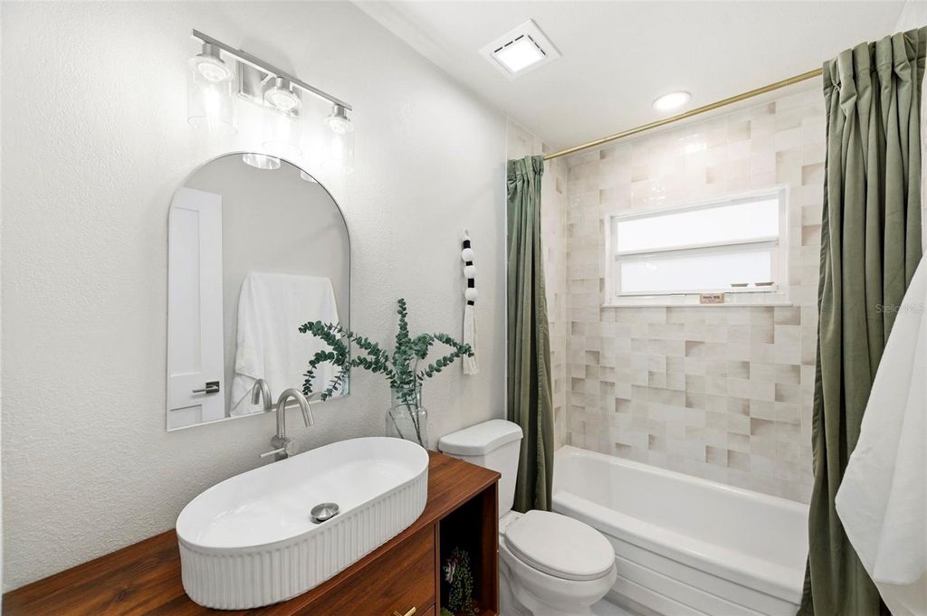 Image 27 of property listing at 2860 64TH TERRACE S, St Petersburg, FL 33712