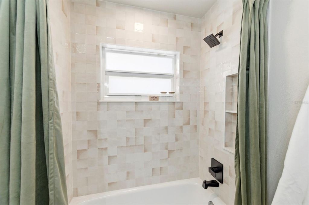 Image 28 of property listing at 2860 64TH TERRACE S, St Petersburg, FL 33712