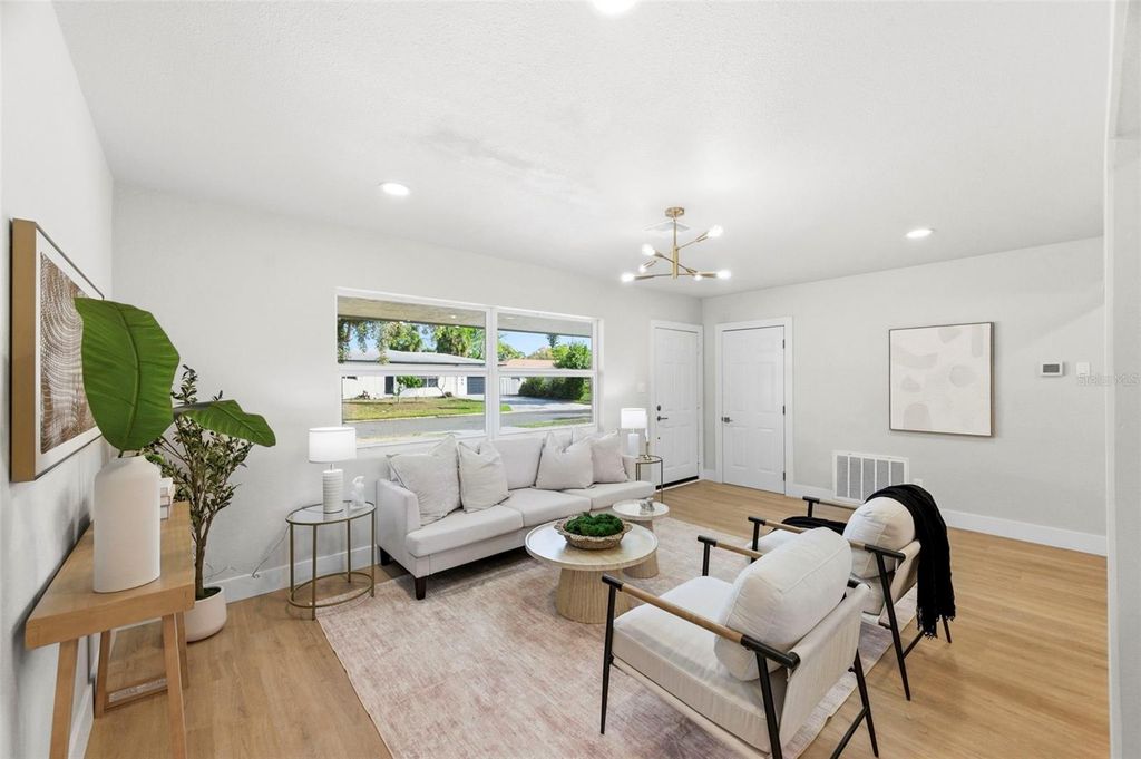 Image 5 of property listing at 2860 64TH TERRACE S, St Petersburg, FL 33712