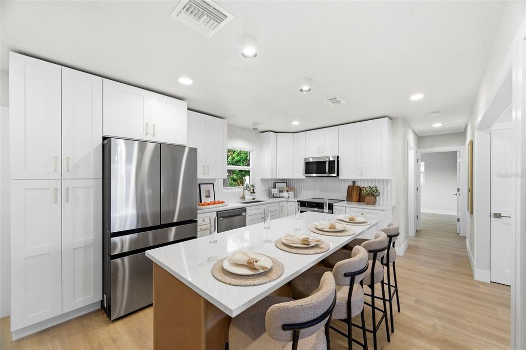 Image 10 of property listing at 2860 64TH TERRACE S, St Petersburg, FL 33712