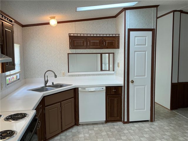 1951 Lanier Drive, Waycross, GA 31503