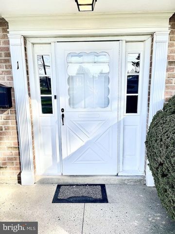 1 KERWICK CT, North Wales, PA 19454