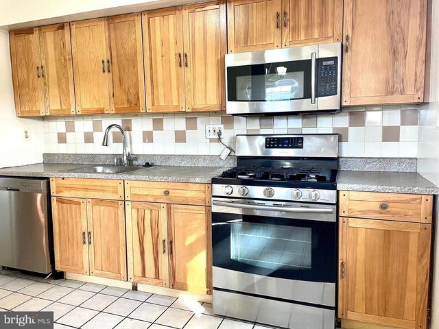 1 KERWICK CT, North Wales, PA 19454