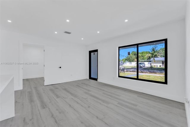 4520 NW 198th St, Miami Gardens, FL 33055