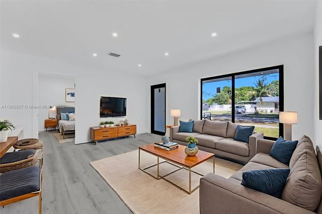 4520 NW 198th St, Miami Gardens, FL 33055