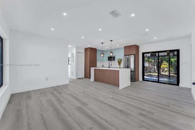 4520 NW 198th St, Miami Gardens, FL 33055