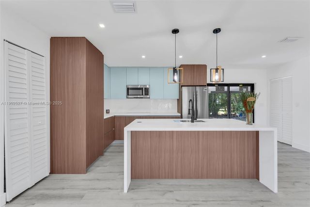 4520 NW 198th St, Miami Gardens, FL 33055