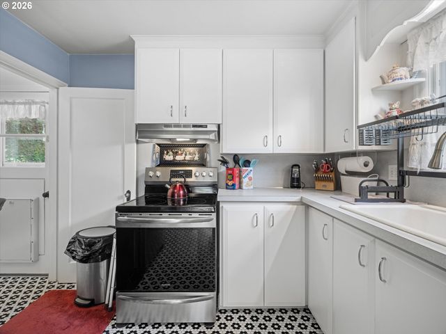 21635 WILLAMETTE Dr, West Linn, OR 97068