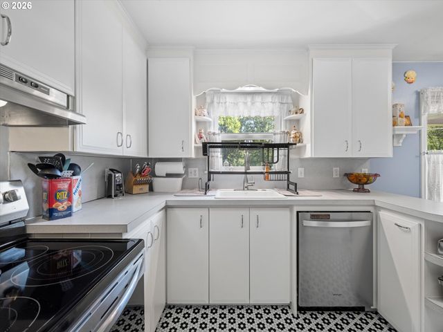 21635 WILLAMETTE Dr, West Linn, OR 97068