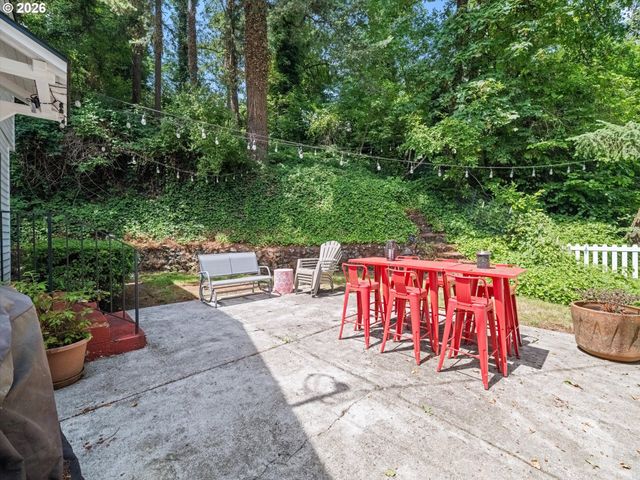 21635 WILLAMETTE Dr, West Linn, OR 97068