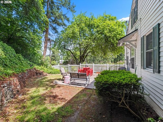 21635 WILLAMETTE Dr, West Linn, OR 97068
