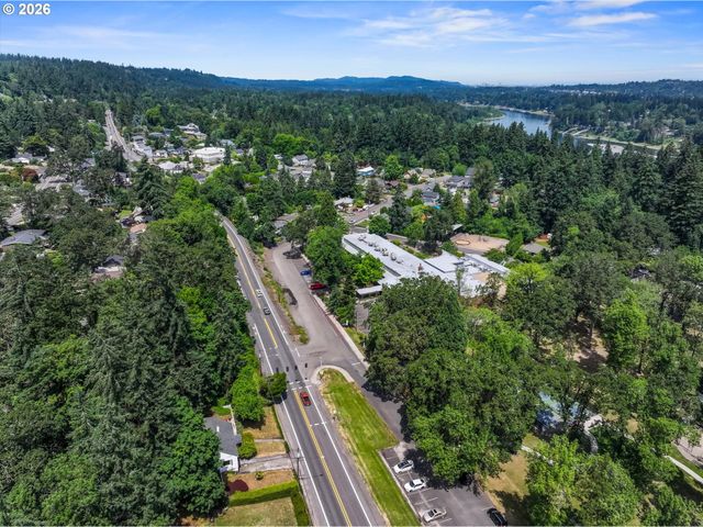 21635 WILLAMETTE Dr, West Linn, OR 97068