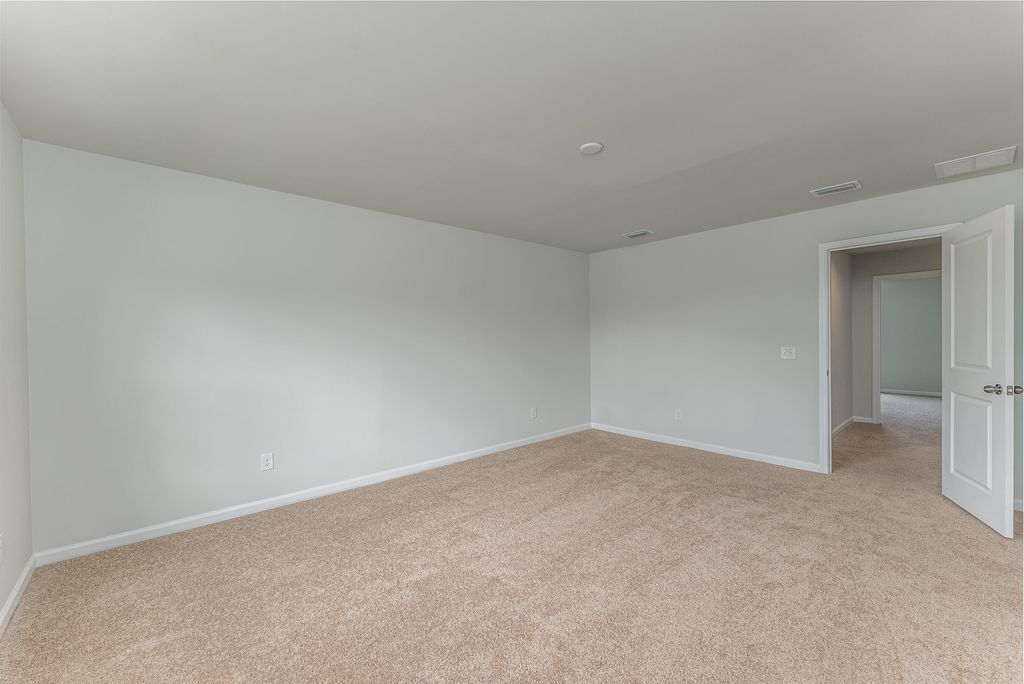 Image 10 of property listing at 848 Meadowbrook Lane, Summerville, SC 29483