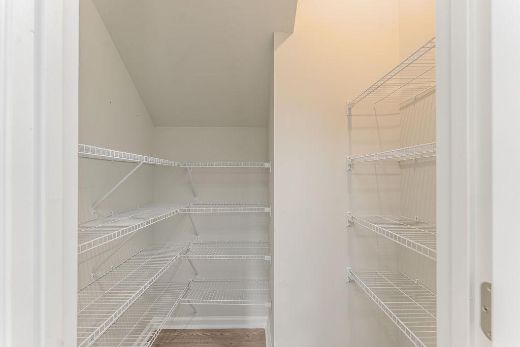 Image 16 of property listing at 848 Meadowbrook Lane, Summerville, SC 29483