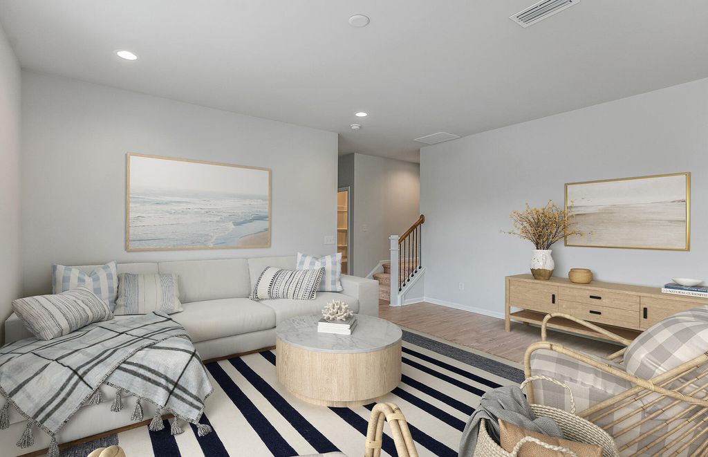 Image 4 of property listing at 848 Meadowbrook Lane, Summerville, SC 29483