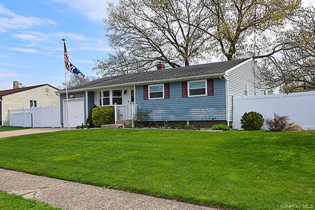 99 Ronkonkoma Boulevard, Centereach, NY 11720