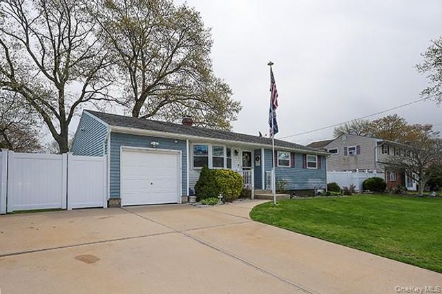 99 Ronkonkoma Boulevard, Centereach, NY 11720