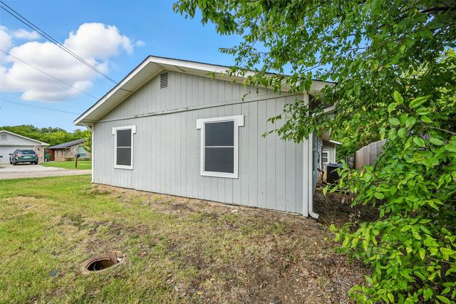 734 Thompson Drive A and B, Lake Dallas, TX 75065