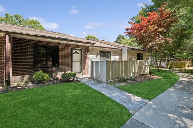 950 Skyline Drive, Coram, NY 11727