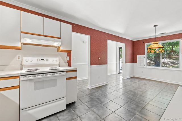 950 Skyline Drive, Coram, NY 11727
