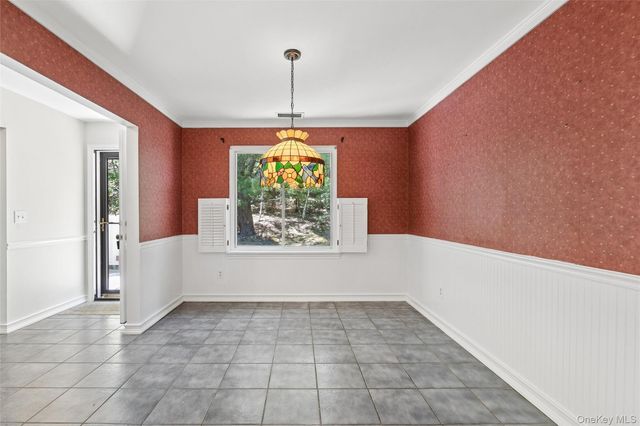 950 Skyline Drive, Coram, NY 11727