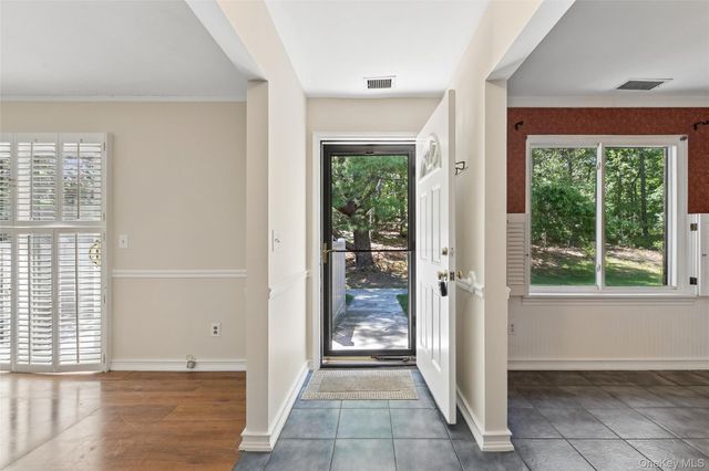 950 Skyline Drive, Coram, NY 11727