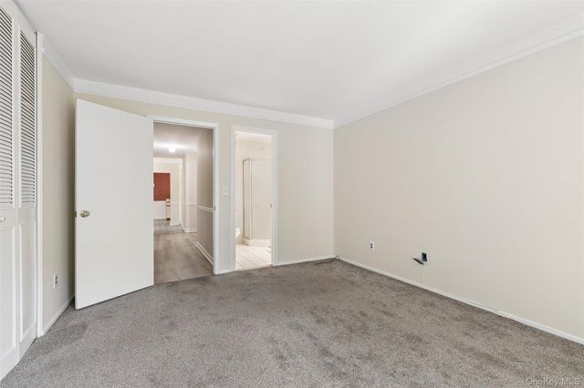 950 Skyline Drive, Coram, NY 11727