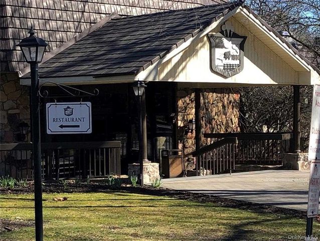 950 Skyline Drive, Coram, NY 11727