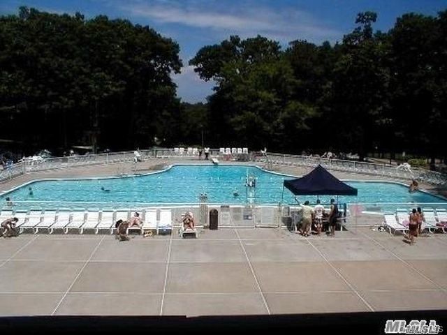 950 Skyline Drive, Coram, NY 11727
