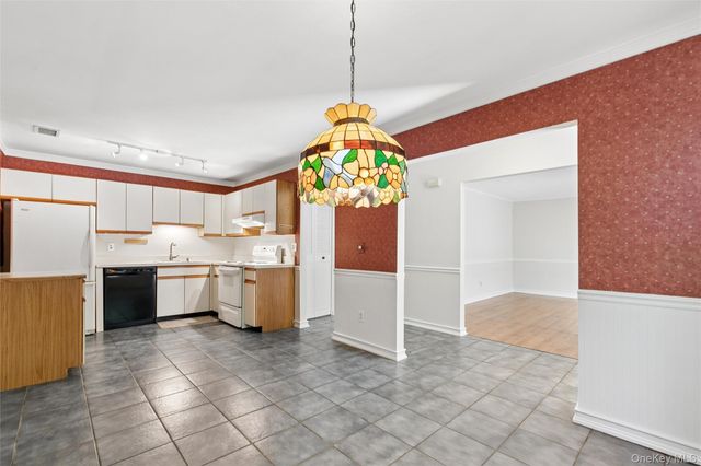 950 Skyline Drive, Coram, NY 11727