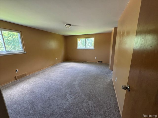 28330 Lahser Rd Road, Southfield, MI 48034