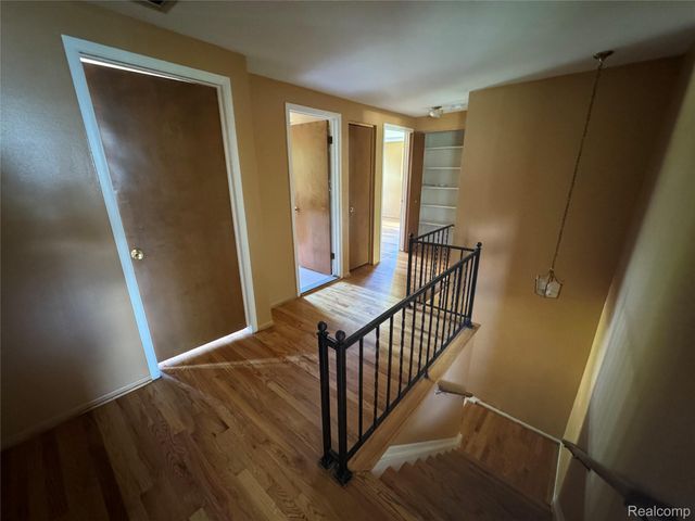 28330 Lahser Rd Road, Southfield, MI 48034